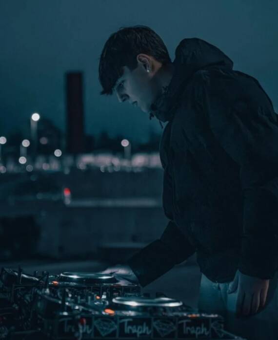 DJ Kazu